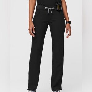Figs Kade Cargo Scrub Pants in Black, M